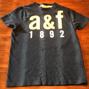 Boys - L Abercrombie tee